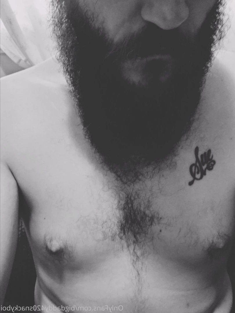 BigDaddyHungryBeardBoi [ bigdaddy420snackyboi ] Onlyfans leaked photo 3744522 on Hotleaks.tv