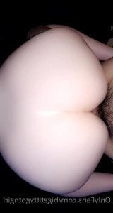 3123896
