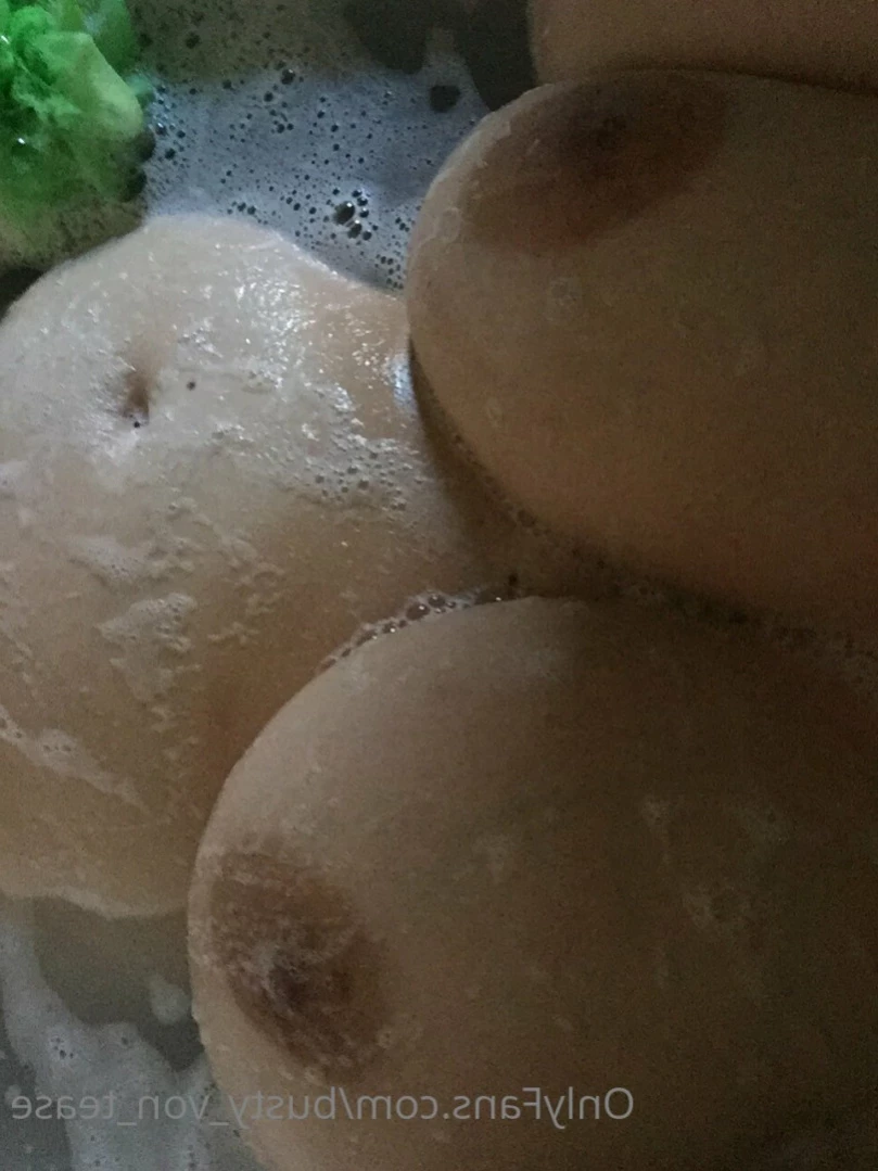 Busty Von Tease [ busty_von_tease ] Onlyfans leaked photo 15919912 on Hotleaks.tv