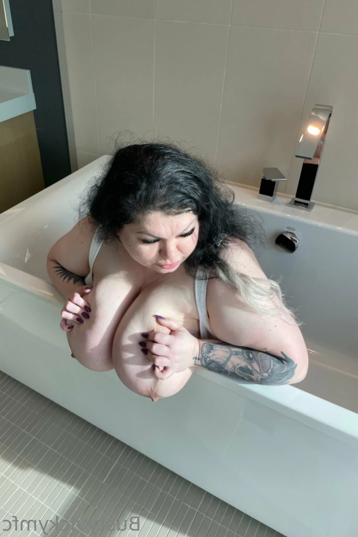 Vicky [ bustyvicky38 ] Onlyfans leaked photo 14731410 on Hotleaks.tv