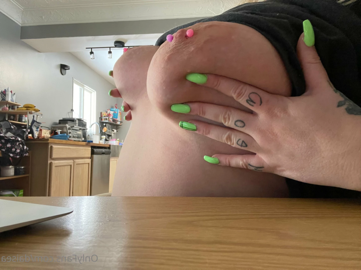 ძᥲіsᥱᥲ- і ᴊᴜsᴛ ɢʀᴀᴅᴜᴀᴛᴇᴅ! FREE OF [ daisea ] Onlyfans leaked photo 16193026 on Hotleaks.tv