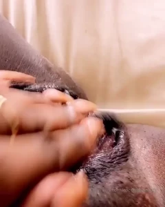4663872
