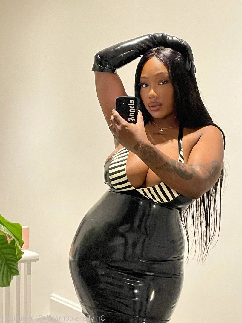 effyflamelondon Onlyfans leaked photo 3447982 on Hotleaks.tv