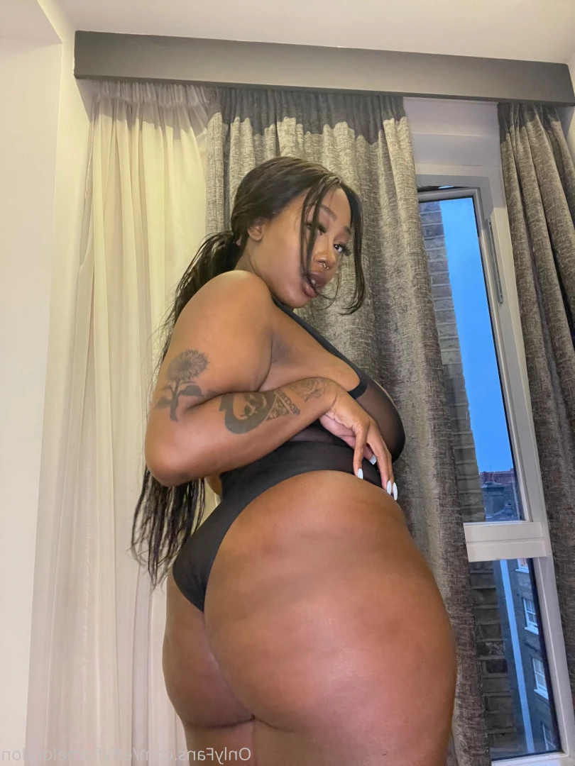 effyflamelondon Onlyfans leaked photo 6323924 on Hotleaks.tv