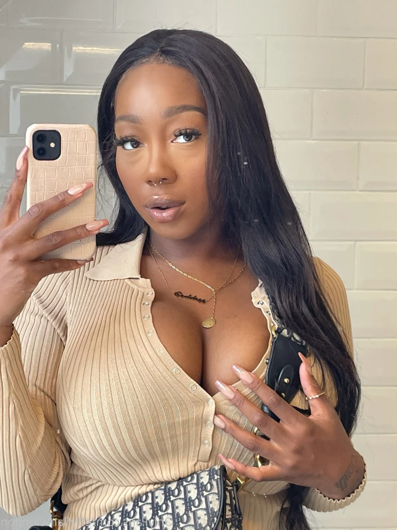 effyflamelondon Onlyfans leaked photo 6324019 on Hotleaks.tv