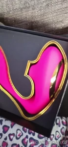 15733864