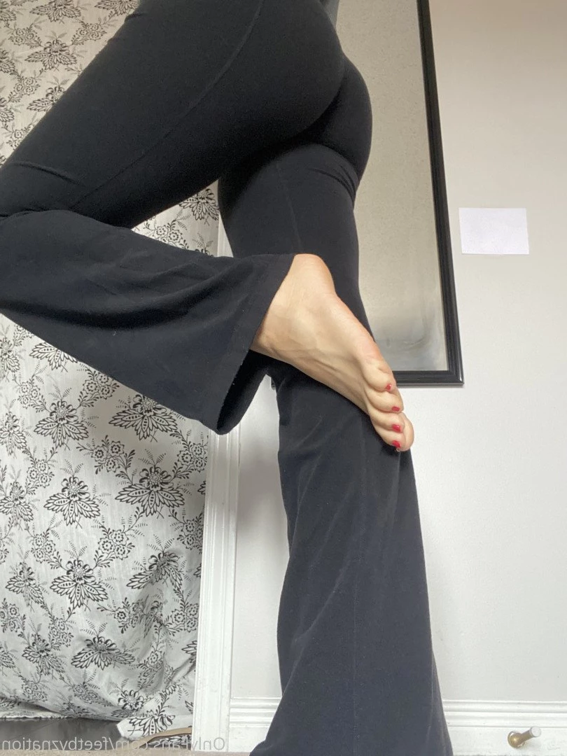 QueenZ’sFeet 👑🦶🏼 [ feetznation ] Onlyfans leaked photo 3603483 on Hotleaks.tv