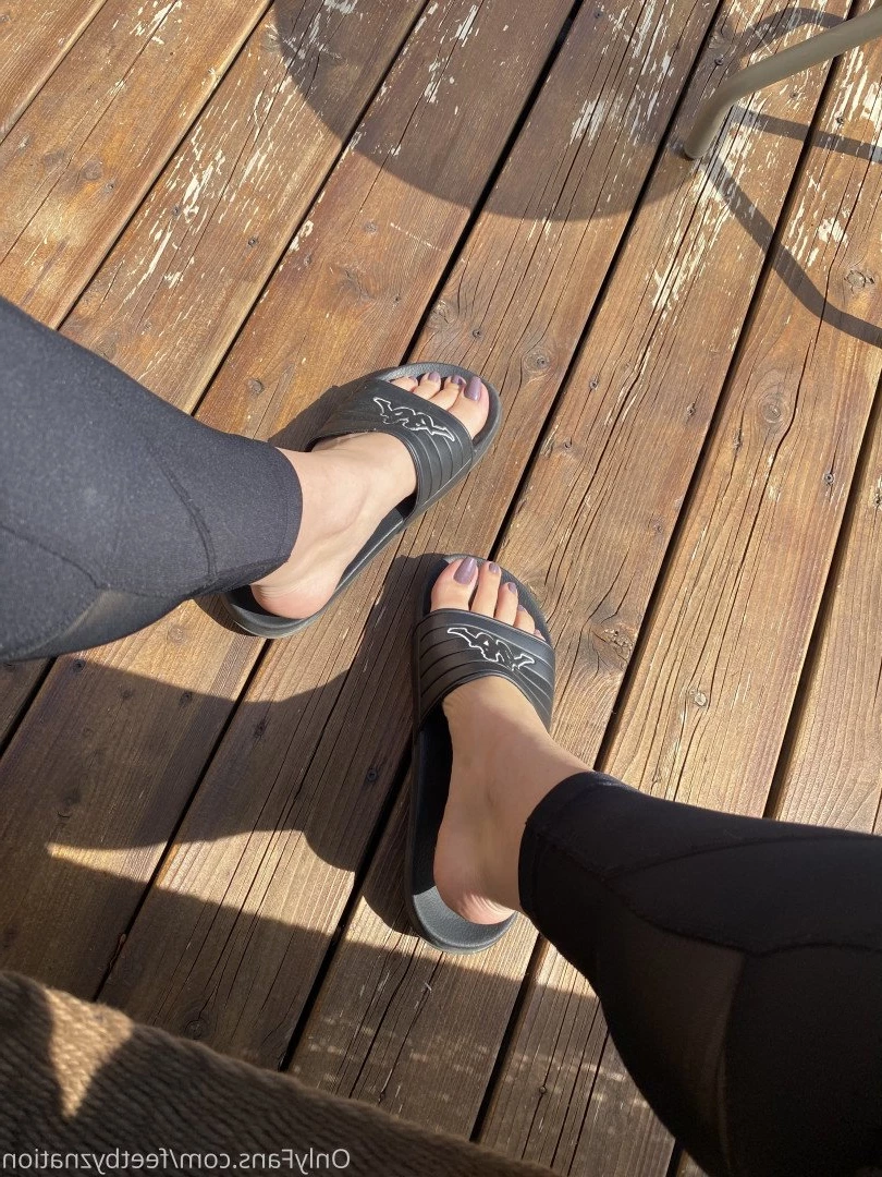 QueenZ’sFeet 👑🦶🏼 [ feetznation ] Onlyfans leaked photo 3609164 on Hotleaks.tv