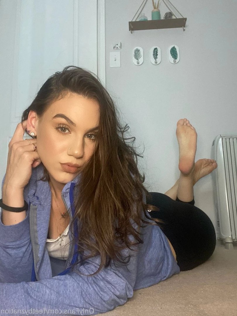 QueenZ’sFeet 👑🦶🏼 [ feetznation ] Onlyfans leaked photo 3616583 on Hotleaks.tv