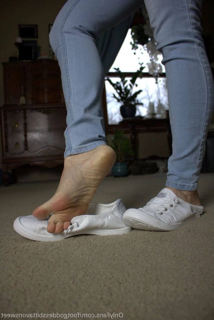 Foot Fetish Goddess Bitta VonSweet feet [ footgoddessbittavonsweet ] Onlyfans leaked photo 3334689 on Hotleaks.tv