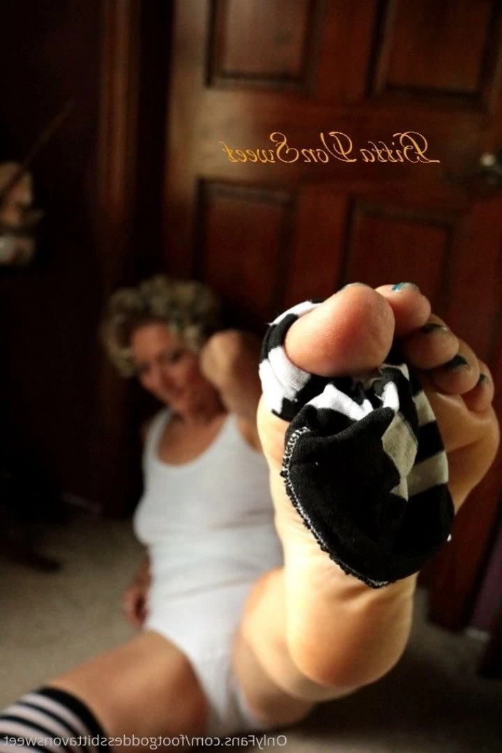 Foot Fetish Goddess Bitta VonSweet feet [ footgoddessbittavonsweet ] Onlyfans leaked photo 3334985 on Hotleaks.tv