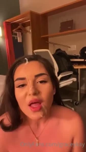 4889712