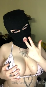 1366518