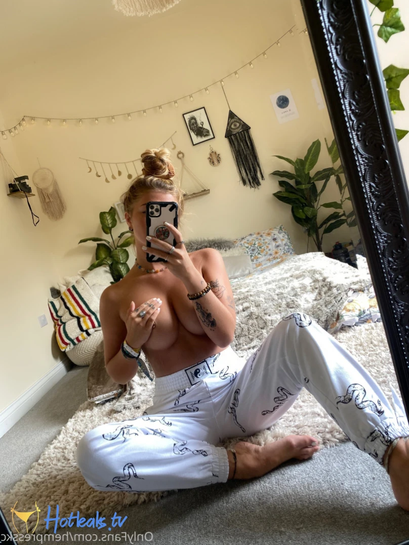 Kaya 🍓 read my bio 💕 [ hempresskc ] Onlyfans leaked photo 13483853 on Hotleaks.tv