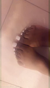 5923570