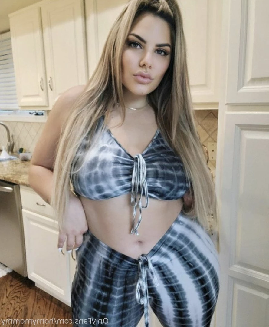 𝗬𝗢𝗨𝗥 𝗡𝗔𝗨𝗚𝗛𝗧𝗬 𝗦𝗧𝗘𝗣-𝗠𝗢𝗠 (31Y/O) [ hornymommy ] Onlyfans leaked photo 3297388 on Hotleaks.tv