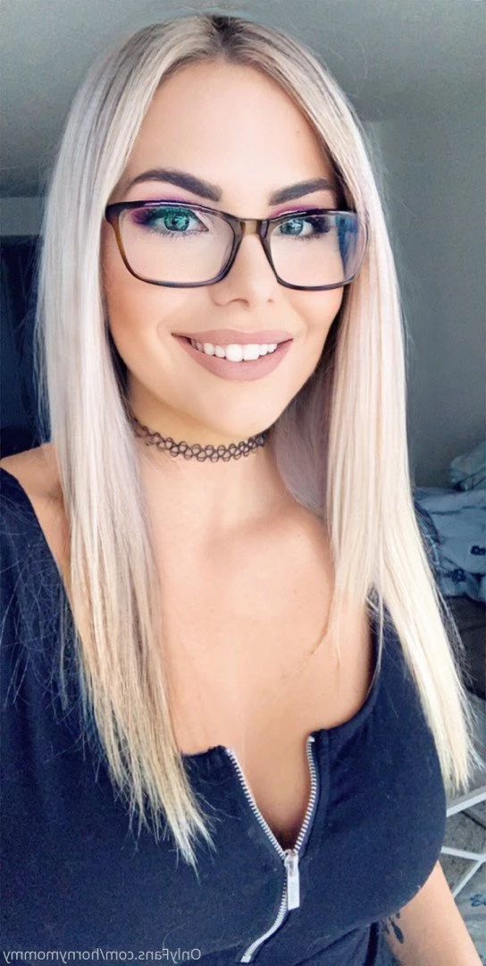 𝗬𝗢𝗨𝗥 𝗡𝗔𝗨𝗚𝗛𝗧𝗬 𝗦𝗧𝗘𝗣-𝗠𝗢𝗠 (31Y/O) [ hornymommy ] Onlyfans leaked photo 3297400 on Hotleaks.tv