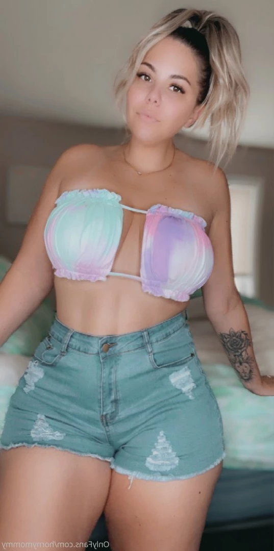 𝗬𝗢𝗨𝗥 𝗡𝗔𝗨𝗚𝗛𝗧𝗬 𝗦𝗧𝗘𝗣-𝗠𝗢𝗠 (31Y/O) [ hornymommy ] Onlyfans leaked photo 3297641 on Hotleaks.tv