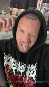 1367044
