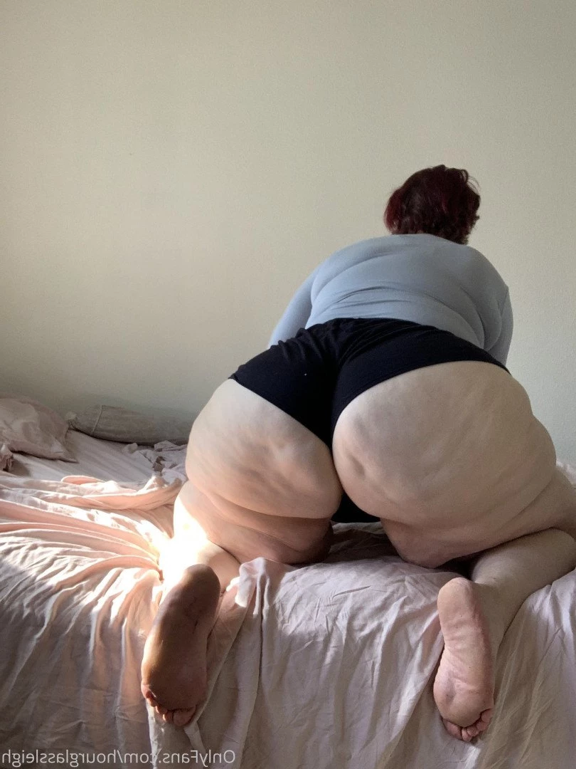 Hourglassleigh [ hourglassleigh1 ] Onlyfans leaked photo 3265999 on Hotleaks.tv