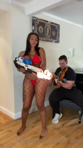 4898856