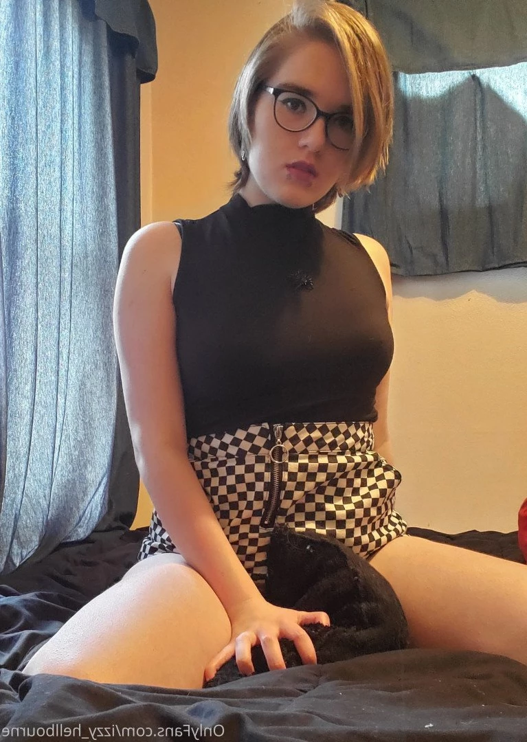 Izzy Hellbourne [ izzy_hellbourne ] Onlyfans leaked photo 3340402 on Hotleaks.tv