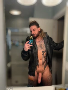 9832711