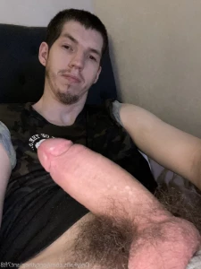 3318504