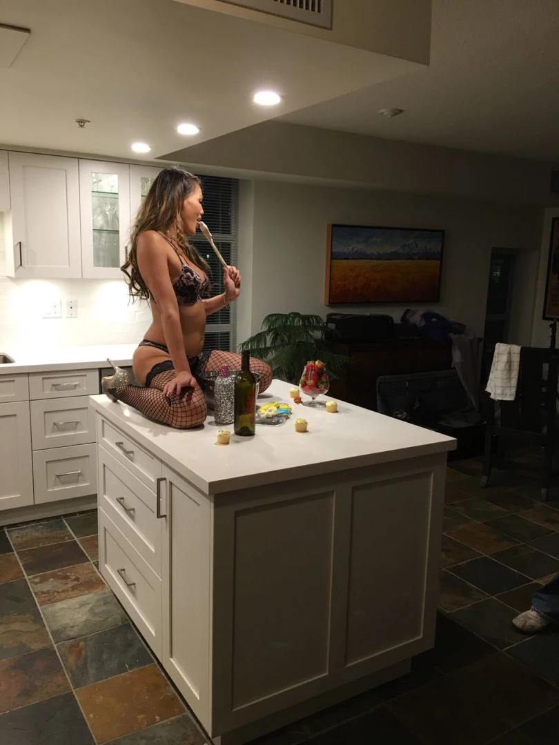 Naked news anchor GONE WILD💋 [ katemaxx ] Onlyfans leaked photo 6290694 on Hotleaks.tv