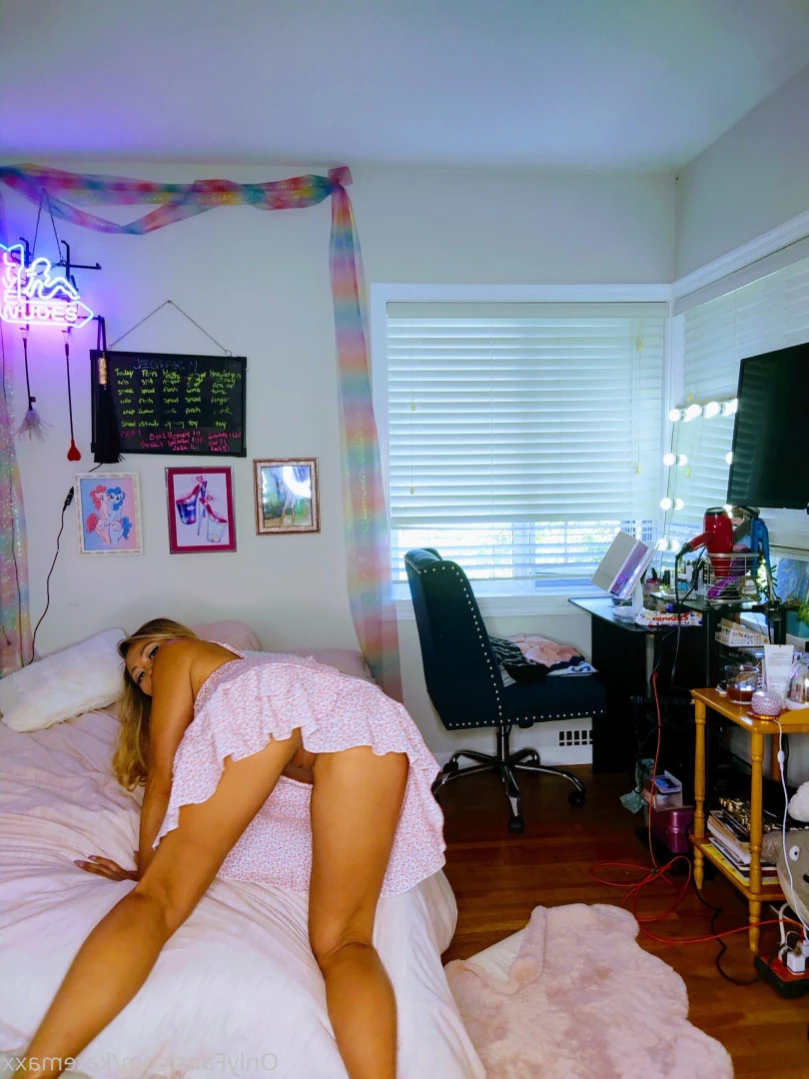 Naked news anchor GONE WILD💋 [ katemaxx ] Onlyfans leaked photo 16106902 on Hotleaks.tv