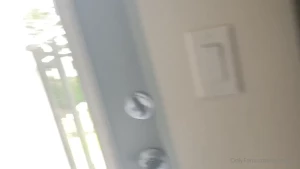 1370573