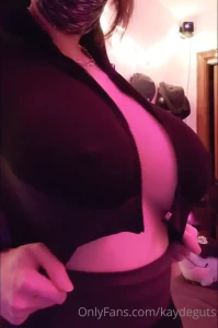 4904557