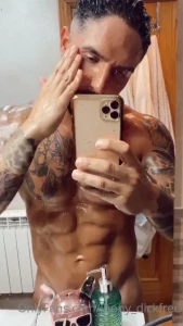 4904786