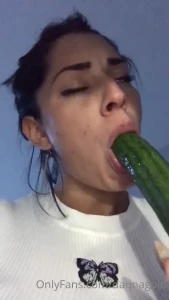 1370826
