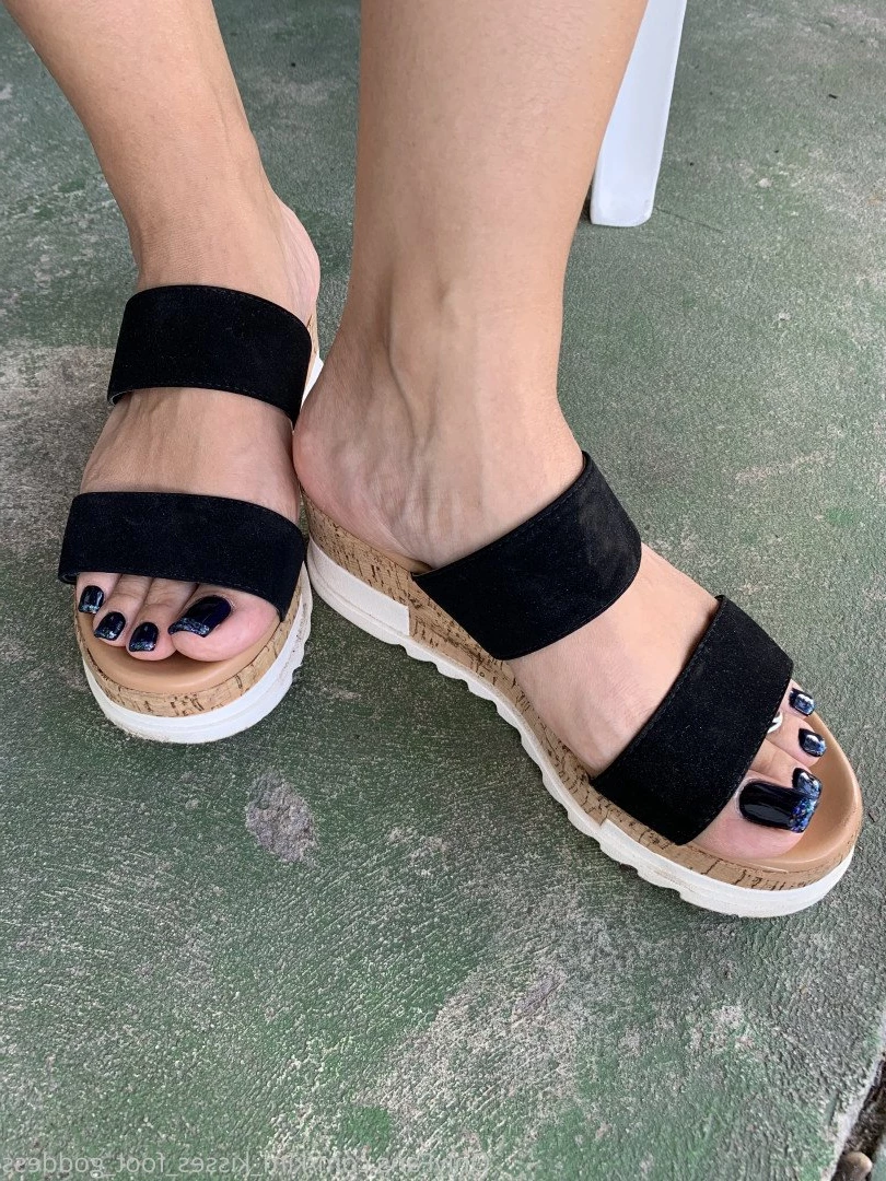 💋Kim Kisses💋 [ kim_kisses_foot_goddess ] Onlyfans leaked photo 3277700 on Hotleaks.tv