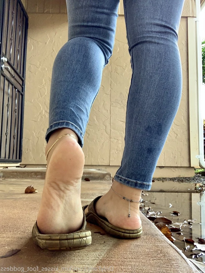 💋Kim Kisses💋 [ kim_kisses_foot_goddess ] Onlyfans leaked photo 3297471 on Hotleaks.tv
