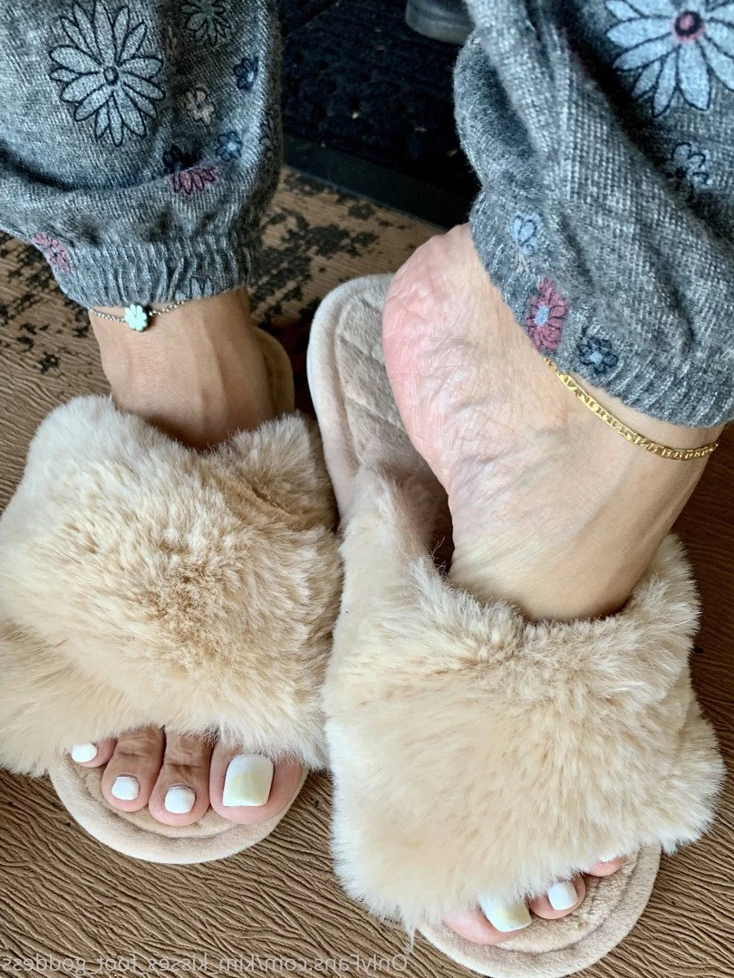 💋Kim Kisses💋 [ kim_kisses_foot_goddess ] Onlyfans leaked photo 3304840 on Hotleaks.tv