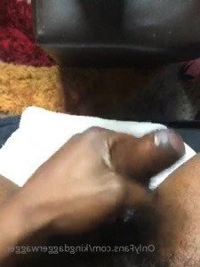 3962910
