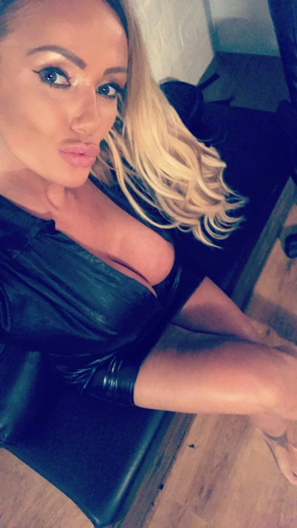 🇬🇧𝙇𝙐𝘾𝙔𝙕𝘼𝙍𝘼🇬🇧 𝙐𝙆 '𝙎 𝙃𝙊𝙏𝙏𝙀𝙎𝙏 𝙋𝙊𝙎𝙃 𝙈𝙄𝙇𝙁  😈 [ lucyzara ] Onlyfans leaked photo 9409483 on Hotleaks.tv