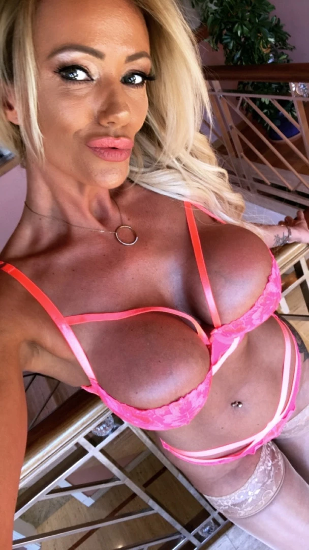 🇬🇧𝙇𝙐𝘾𝙔𝙕𝘼𝙍𝘼🇬🇧 𝙐𝙆 '𝙎 𝙃𝙊𝙏𝙏𝙀𝙎𝙏 𝙋𝙊𝙎𝙃 𝙈𝙄𝙇𝙁  😈 [ lucyzara ] Onlyfans leaked photo 9413039 on Hotleaks.tv