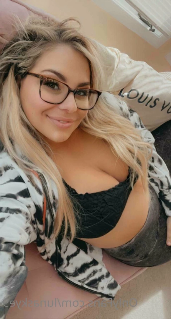 🟢 𝘿𝙤𝙢𝙢𝙚 𝙈𝙞𝙡𝙛 𝙊𝙣𝙡𝙞𝙣𝙚 𝙉𝙤𝙬 🟢 [ lunaskye9 ] Onlyfans leaked photo 13246199 on Hotleaks.tv