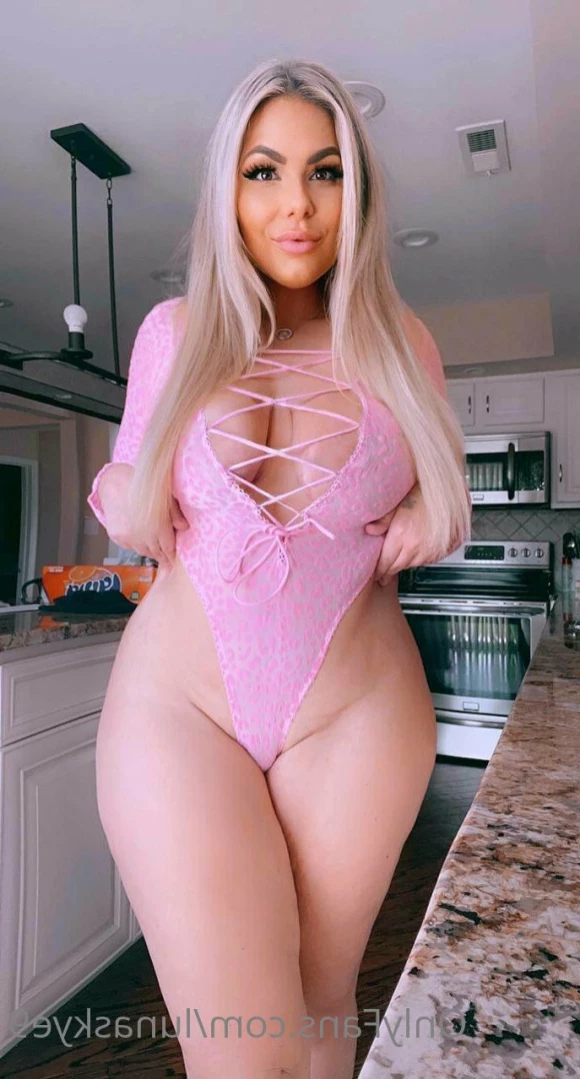 🟢 𝘿𝙤𝙢𝙢𝙚 𝙈𝙞𝙡𝙛 𝙊𝙣𝙡𝙞𝙣𝙚 𝙉𝙤𝙬 🟢 [ lunaskye9 ] Onlyfans leaked photo 15538508 on Hotleaks.tv