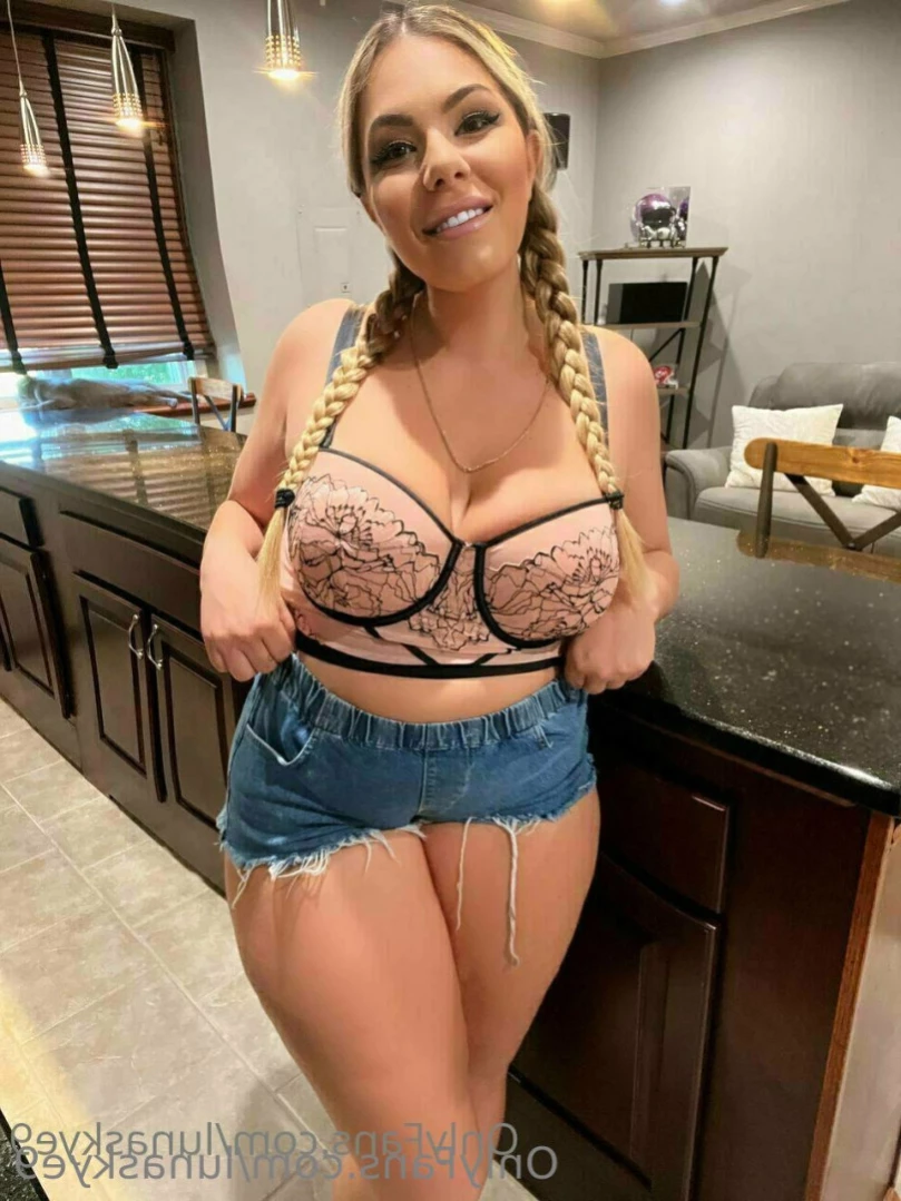 🟢 𝘿𝙤𝙢𝙢𝙚 𝙈𝙞𝙡𝙛 𝙊𝙣𝙡𝙞𝙣𝙚 𝙉𝙤𝙬 🟢 [ lunaskye9 ] Onlyfans leaked photo 16247541 on Hotleaks.tv