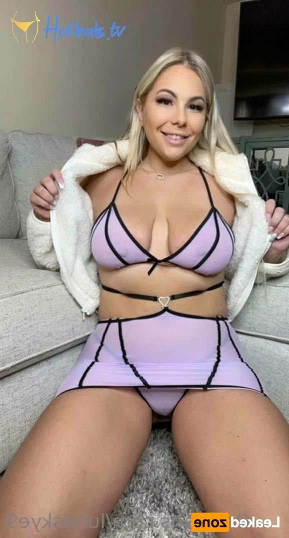 🟢 𝘿𝙤𝙢𝙢𝙚 𝙈𝙞𝙡𝙛 𝙊𝙣𝙡𝙞𝙣𝙚 𝙉𝙤𝙬 🟢 [ lunaskye9 ] Onlyfans leaked photo 16333640 on Hotleaks.tv