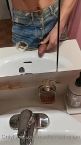 8904647