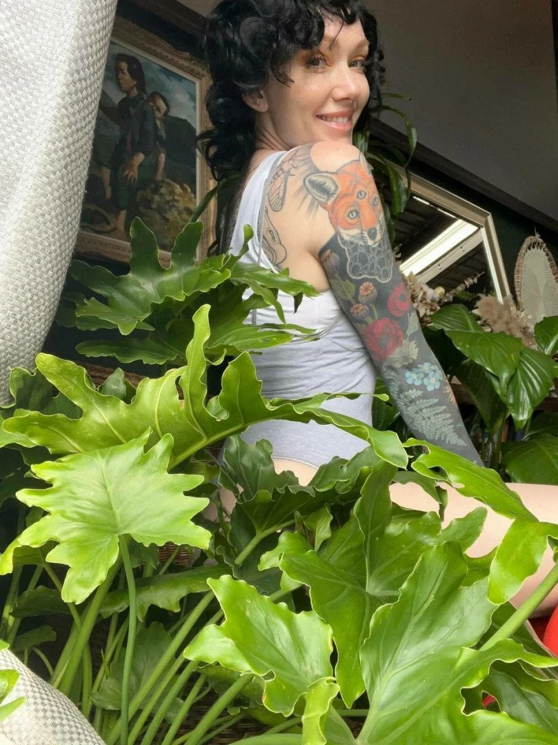 𝓈𝓂𝒶𝓁𝓁 𝓉𝒾𝓉𝓉𝓎 𝕘𝕠𝕥𝕙 𝕘𝕚𝕣𝕝𝕗𝕣𝕚𝕖𝕟𝕕 🦇 [ matildassecret ] Onlyfans leaked photo 3033321 on Hotleaks.tv