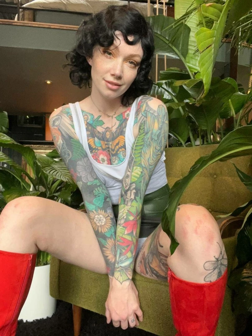 𝓈𝓂𝒶𝓁𝓁 𝓉𝒾𝓉𝓉𝓎 𝕘𝕠𝕥𝕙 𝕘𝕚𝕣𝕝𝕗𝕣𝕚𝕖𝕟𝕕 🦇 [ matildassecret ] Onlyfans leaked photo 3033478 on Hotleaks.tv