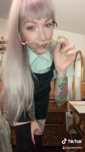 10612896