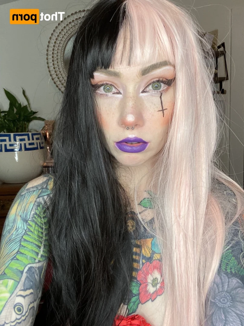 𝓈𝓂𝒶𝓁𝓁 𝓉𝒾𝓉𝓉𝓎 𝕘𝕠𝕥𝕙 𝕘𝕚𝕣𝕝𝕗𝕣𝕚𝕖𝕟𝕕 🦇 [ matildassecret ] Onlyfans leaked photo 10855892 on Hotleaks.tv