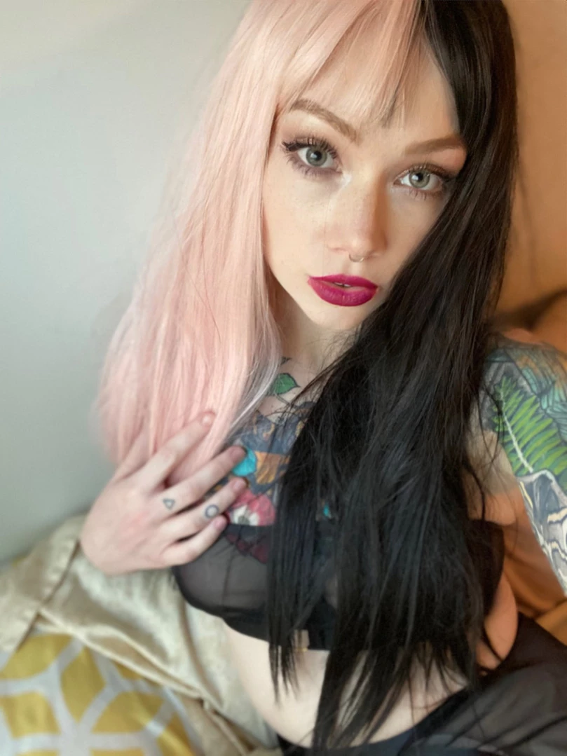 𝓈𝓂𝒶𝓁𝓁 𝓉𝒾𝓉𝓉𝓎 𝕘𝕠𝕥𝕙 𝕘𝕚𝕣𝕝𝕗𝕣𝕚𝕖𝕟𝕕 🦇 [ matildassecret ] Onlyfans leaked photo 11015025 on Hotleaks.tv
